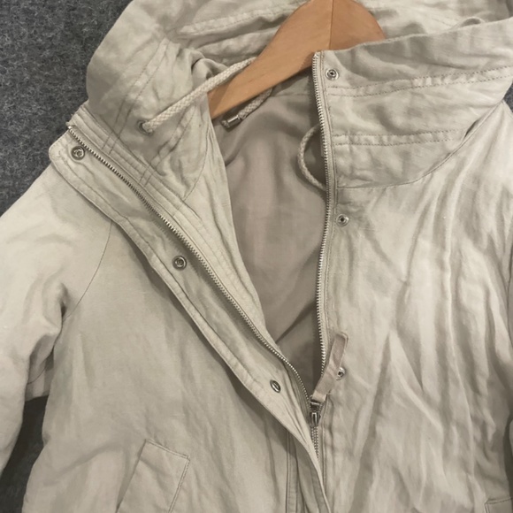 Lovely linen jacket in cream - Picture 2 of 3